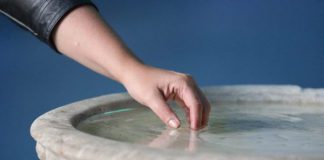 Bëjeni këtë test me ujë dhe kuptojeni sa është zemra juaj e shëndetshme