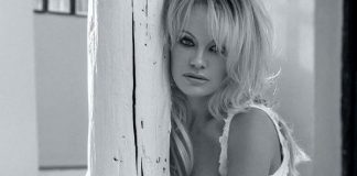 E mbështetur në një shkëmb dhe komplet e zhv eshur, aktorja e njohur nuk lë vend për ‘imagjinatë’ (Foto)