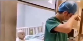 Video-ja që preku miliona zemra në botë/ Një bebe e infektuar nga koronavirusi në Wuhan, ngre duart lart për të dalë nga izolimi