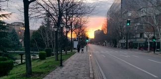 E dielë pasdite në Tiranë