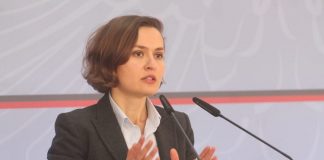 Ministrja Shahini informon mbi vlerësimin e nxënësve, transmetimet e orëve mësimore, platformat e klasave virtuale dhe disa porosi të tjera