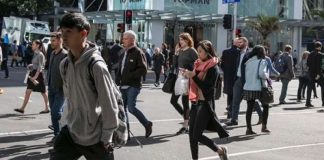 Pse njerëzit që ecin shpejt janë më pak të lumtur