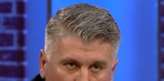 Protesta e opozitës/ “Edi Rama hoqi maskën e fundit për të mbrojtur vartësen e tij Belinda Balluku”, Gjekmarkaj: Jemi këtu për të mbrojtur shtetin ligjor