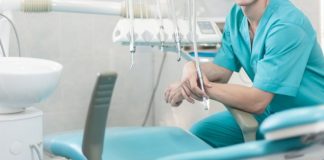 Ja pse nuk duhet t’i lani dhëmbët pas mëngjesit