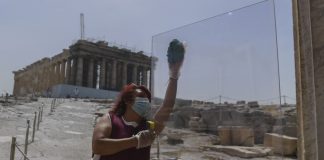 Greqia lehtëson akoma më shumë masat kundër Covid 19, heq maskat dhe shtetrrethimin