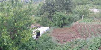 Librazhd, furgoni del nga rruga