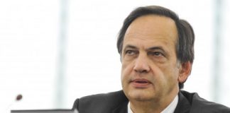 Fleckenstein mesazh liderëve kosovarë: Zgjedhjet kur të mbarojë koronavirusi