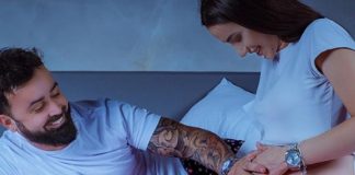 Nënë para pak muajsh, moderatorja shpjegon emrin e djalit