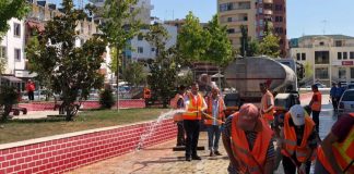 Shijak, kryebashkiaku Arbana i bashkohet aksionit për pastrimin e qytetit