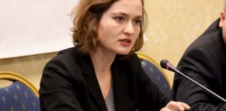 Besa Shahini i kthehet Kurtit e Osmanit: Kur të shkoni në Shqipëri për të bërë opozitë dhe pushime, shihni dhe qendrat e vaksinimit