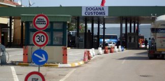 Kurti vendos “traun” në Morinë për kosovarët (për të penguar vaksinimin?)