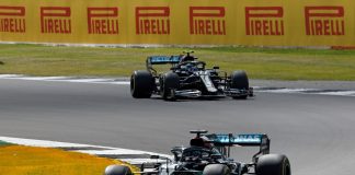 Video, Hamilton fiton me tre rrota në Silversone