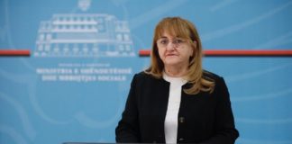 Spitali i Fierit me kushte bashkohore pothuajse gati/ Rakacolli: Vaksinimi po vijon me ritme të shpejta