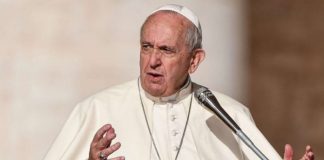 Papa Françesku: Mirënjohës për mjekët dhe infermierët që humbën jetën nga Covid