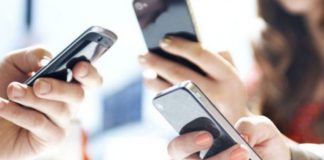 Studimi/ Të flasësh 10 minuta në telefon mund t’ju bëjë të ndiheni më pak të vetmuar