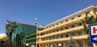 Dy llafe Ndonit dhe Erionit për intervistën e stisur në spitalin Shefqet Ndroqi