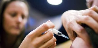 Pse vaksinat po bëhen në krah dhe jo në pjesë të tjera të trupit?