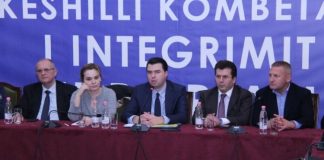 Kohë e re, model i vjetër…