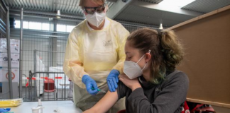 Vaksina anti-COVID AstraZeneca testohet për herë të parë tek fëmijët