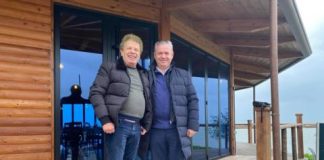 Murrizi pi kafe me Dashnor Dikon, ja çfarë i premtoi këngëtari