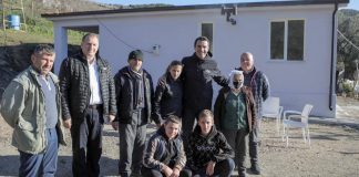 3 familje në fshatin Shpat hyjnë në shtëpitë e reja, Veliaj: “PD në dëshpërim, puna jonë i komplekson! Ngushëllimi i vetëm për ta, shpifjet ndaj atyre që punojnë”