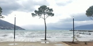 Moti i keq / Pezullohen lundrimet në porte