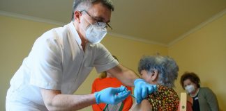 Studimi/ Të moshuarit më të rrezikuar nga ri-infektimi me Covid