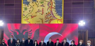 Kryeministri Rama dhe ministrja Spiropali presin kryeparlamentarin turk