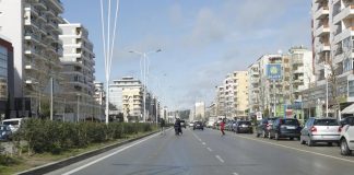 Vlora i kthehet normalitetit pas reshjeve intensive/ Gjiknuri: Ata që fërkojnë duart në këto situata ndëshkohen nga qytetarët