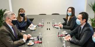 Kryetari i LVV-së Albin Kurti takim me ambasadorin amerikan në Kosovë: Së shpejti do të kemi qeverinë e re!