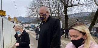 ‘Merhaba!’ Rama përshëndet punëtorët turq dhe inspekton punimet në spitalin e Laçit: Punoni me 3 turne