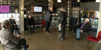 Edi Rama takim një përfaqësi të italianëve në Vlorë, u shpërndan teserat e partisë: Kërkuan që të anëtarësohen me PS-në