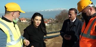 Balluku inspekton punimet në ujësjellësin e Pogradecit: Sot furnizohet me ujë çdo shtëpi, jo si dikur