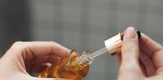 Ky serum anti-rrudhë i përgatitur nga vetë ju do t’i rikthejë lëkurës shkëlqimin dhe elasticitetin e humbur