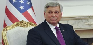 Ambasadori Kosnett uron qytetarët për zgjedhjet: Amerika qëndron me Kosovën
