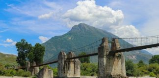 Natyra e mrekullueshme shqiptare dhe urat mbresëlënëse përgjatë vendit tonë