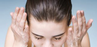 Çfarë ndodh me lëkurën nëse e lani fytyrën tuaj vetëm një herë në ditë?