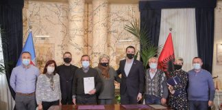 Lagjja e re në Kombinat/ 5 familjet e para firmosin kontratat e porosive, Veliaj: Mos dëgjoni legjendat urbane, shtëpitë bëhen pronë e qytetarëve; Lagjet e reja rrisin vlerën e pronës