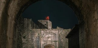 Ndriçimi i bukurisë së pashoqë të Kalasë së Rozafës