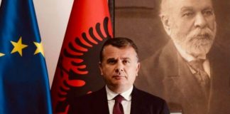 “Gjuha shkon ku dhemb dhëmbi”/ Balla reagon ndaj Bashës: Po orvatet të kërkojë “amnisti” për kompanitë e tij off-shore