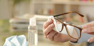 Njerëzit që mbajnë syze kanë më pak gjasa të infektohen me Covid-19