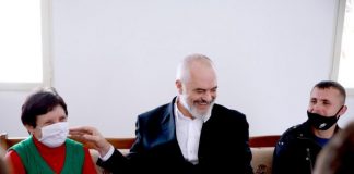 18 familje hyjnë në banesa të reja në Gjepalaj/ Rama: Kur hapet dera e një shtëpie të re, i merr era të gjitha llafet pa bereqet të politikës