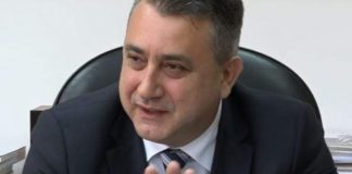 Tabelat në Maqedoni edhe në gjuhën shqipe, Ejup Rustemi nënshkruan vendimin