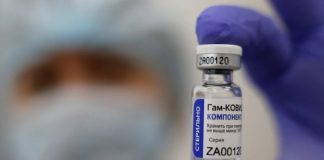 Stafi i BE-së në Moskë lejohet të vaksinohet me vaksinën ruse, Sputnik V