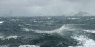 Moti i keq dhe era e fortë, pezullohen lundrimet Durrës-Bari