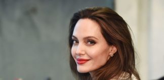 Angelina Jolie zbulon çfarë mban në çantë dhe fansat e saj mbetën të “zhgënjyer”