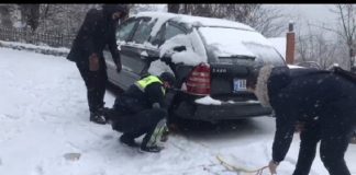 Reshjet e dëborës në Korçë/ Policia: Ja në cilat rrugë duhet të kaloni me zinxhirë