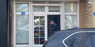 Ambasadori amerikan i shkon në zyrë Albin Kurtit, pas fitores në zgjedhje