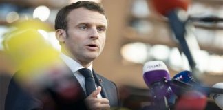 Macron letër Vuçiçit: Mbështes dialogun me Kosovën