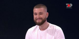 “Sa të fus këmbët”/ Djali i ri në Për’puthen mban emrin e veçantë dhe “vë në lëvizje” vajzat